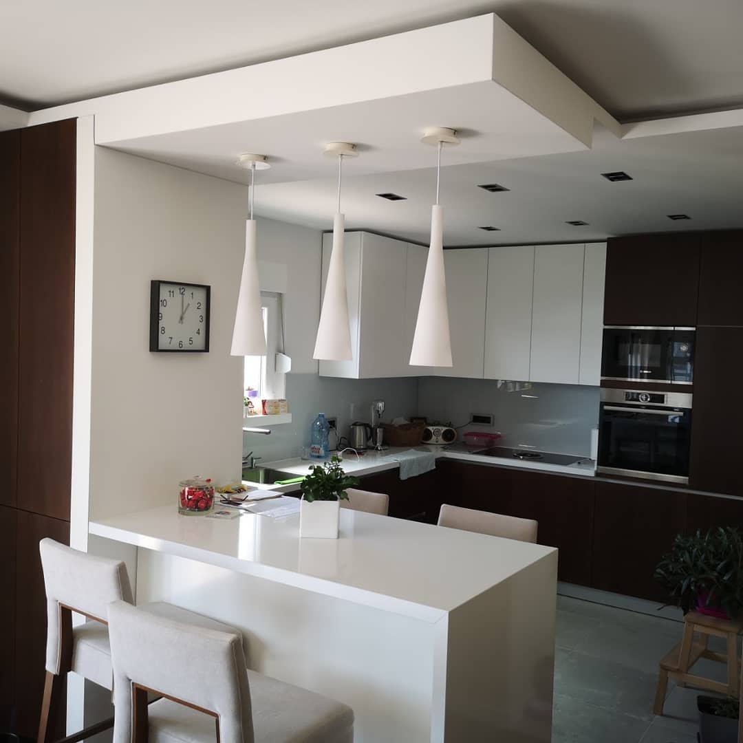 Kuhinja belo-braon visoki sjaj